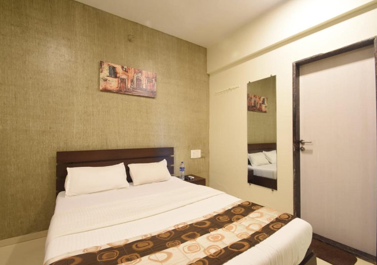 Hotel Iris Suites, Navi Mumbai Ngoại thất bức ảnh